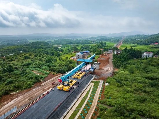 邵永铁路实现全线首榀箱梁成功架设