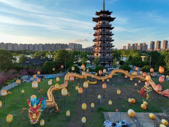 洋湖夏季灯会。图/江毅