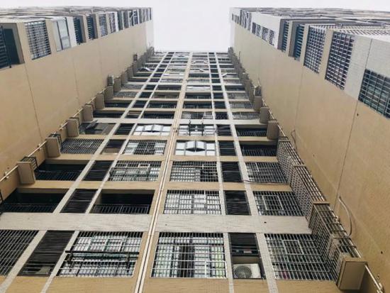 湘潭一30岁产妇疑因产后抑郁 携4个月女儿跳楼双亡