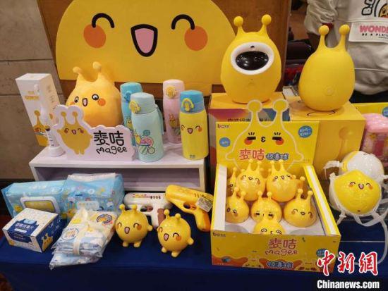动漫游戏的衍生品。 唐小晴 摄