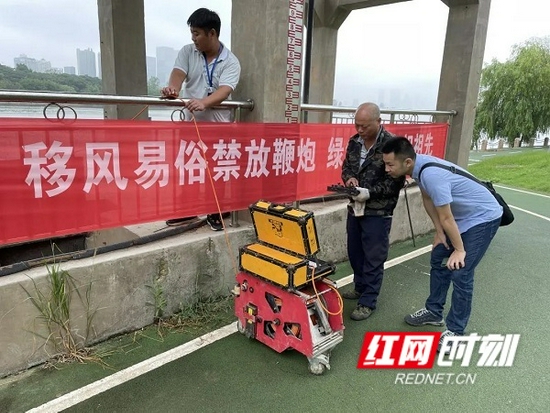 利用管道机器人探测湘江入河排口情况