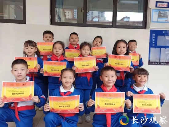 ▲ 图为南雅蓝月谷学校开展丰富的少先队活动