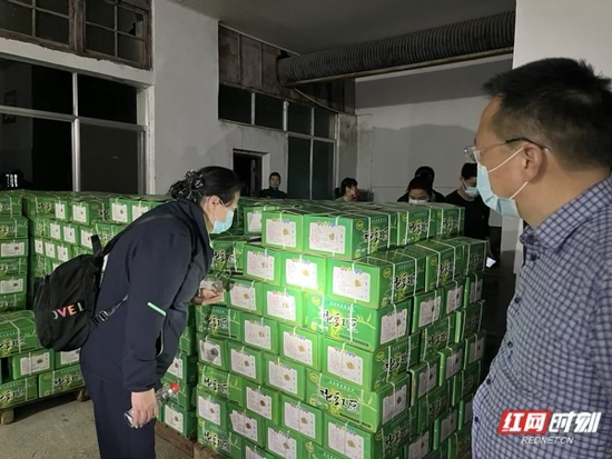 3月16日凌晨，湖南省市场监管局对涉事企业进行执法督查。