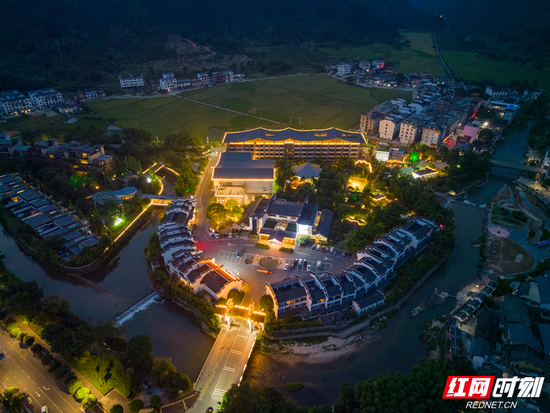 汝城县热水镇拥有98℃温泉,图为湖南首家五星级温泉企业——福泉汤谷。