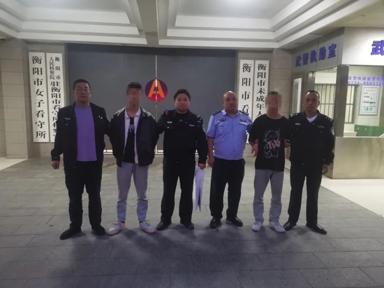 五一假期期间，衡阳县公安民警放弃休息，行走在调查取证的路上，离家前行的背影是他们打击犯罪的坚强决心和无畏担当