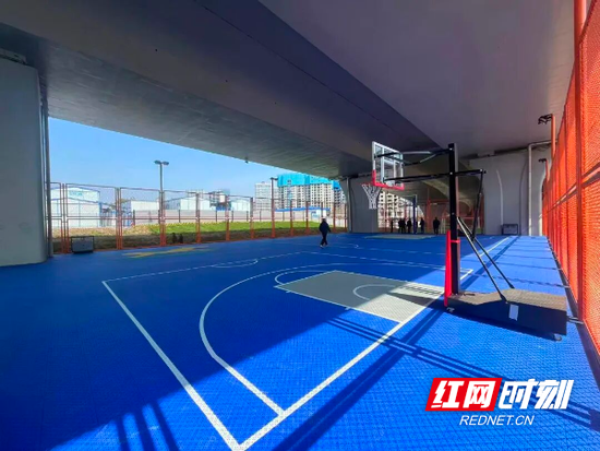 芙蓉区花侯路浏阳河桥下空间建设体育设施。