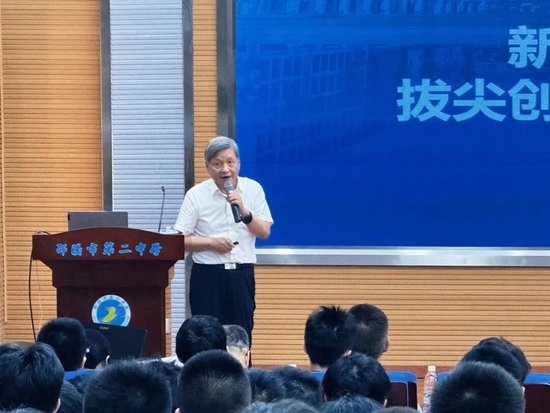 （6月16日，邵阳市二中，王树国脱稿演讲）