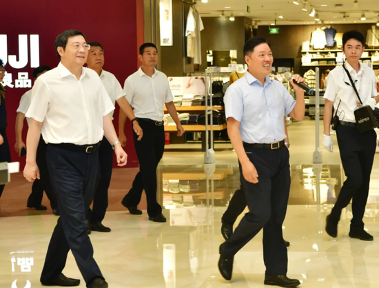杜家毫书记一行走访步步高梅溪新天地