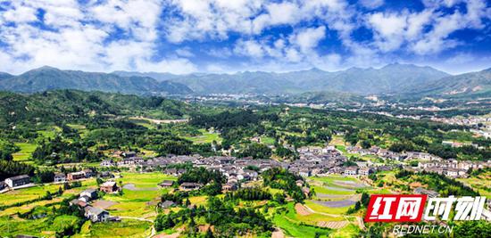 全国重点文物保护单位——张谷英村。(王琸然摄)