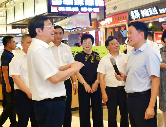 杜家毫书记一行走访步步高梅溪新天地