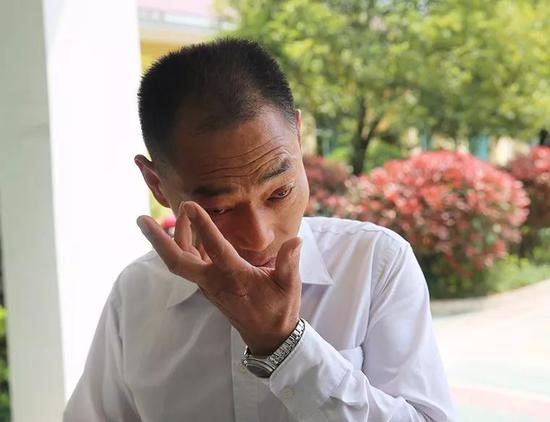 ▲ 提起家里人,赵孟其忍不住擦了下发红的眼眶