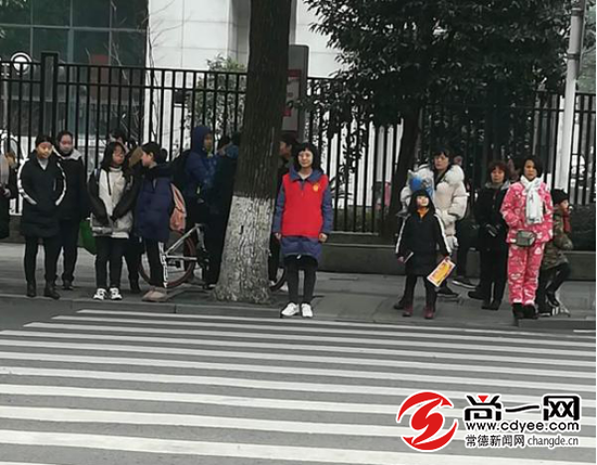 常德环卫“志愿红”扮靓城市风景线