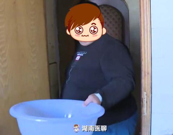 （体重近350斤的刘平）