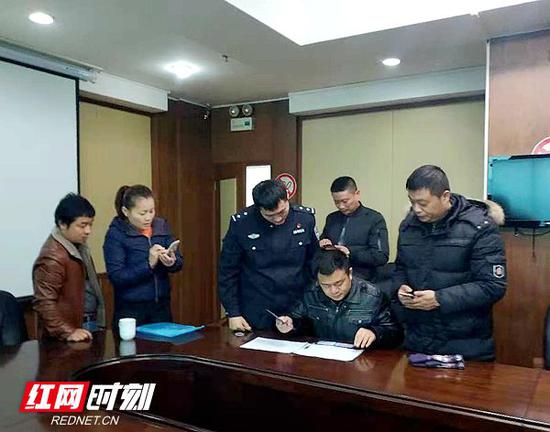 湘潭交警支队公布10月、11月车辆礼让斑马线“红黑榜”