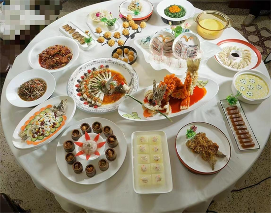 巴陵全鱼宴。
