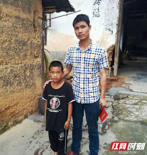 岳阳平江县：三千里劝返路 贫困弃学娃重返课堂