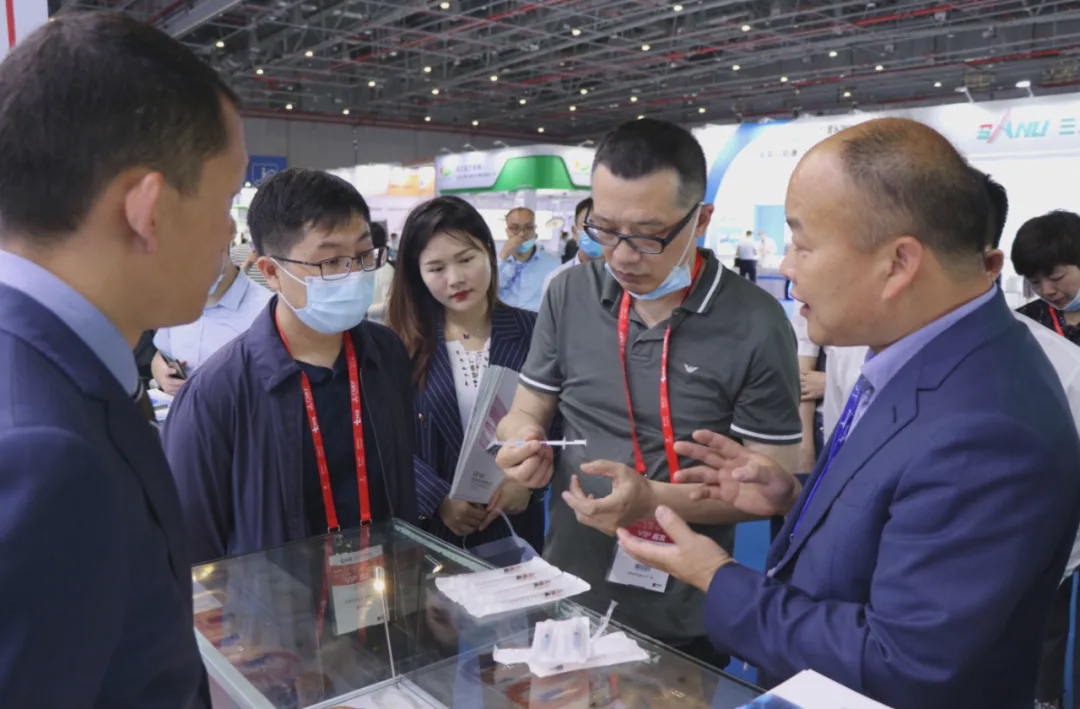 2021年5月，省药监局赴上海考察医疗器械博览会及药品交易会。