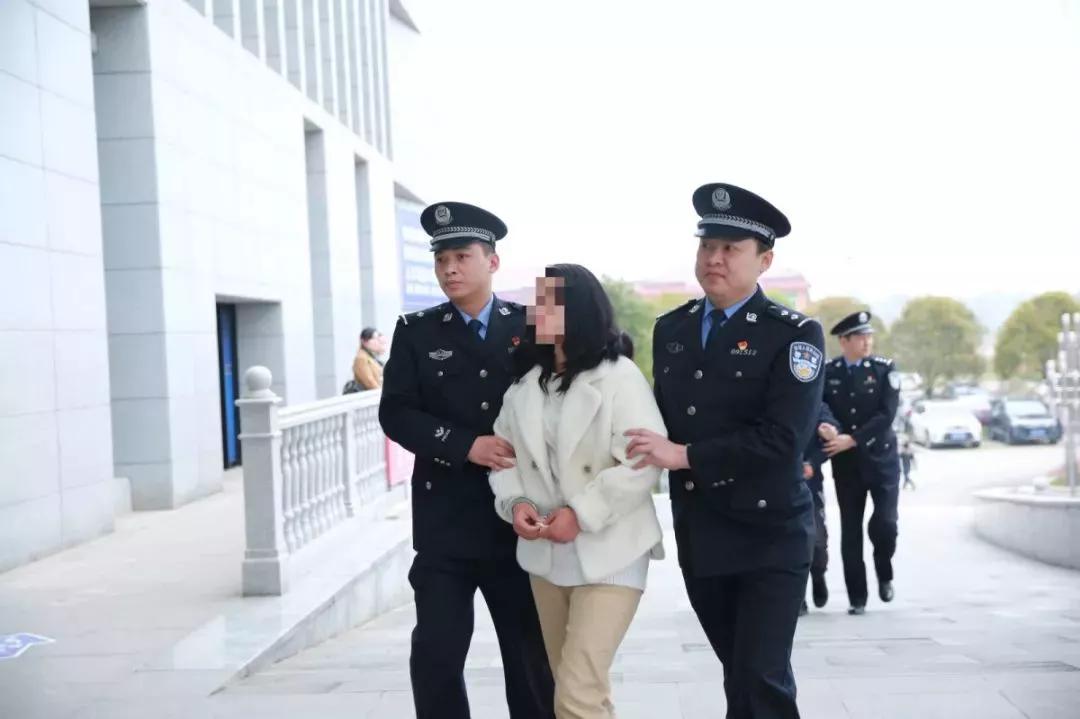 3月27日，犯罪嫌疑人高某、郭某从河南被押解回慈