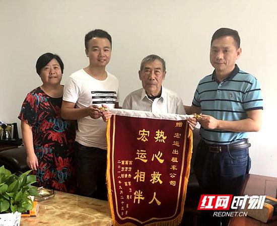 湘潭“的哥”黄凯：争分夺秒送病危老人到医院