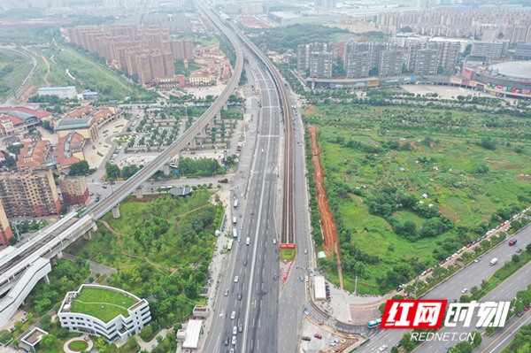 7月1日，芙蓉大道快速化改造项目关键性节点——上跨环保路高架桥开放交通正式通车。（资料图）