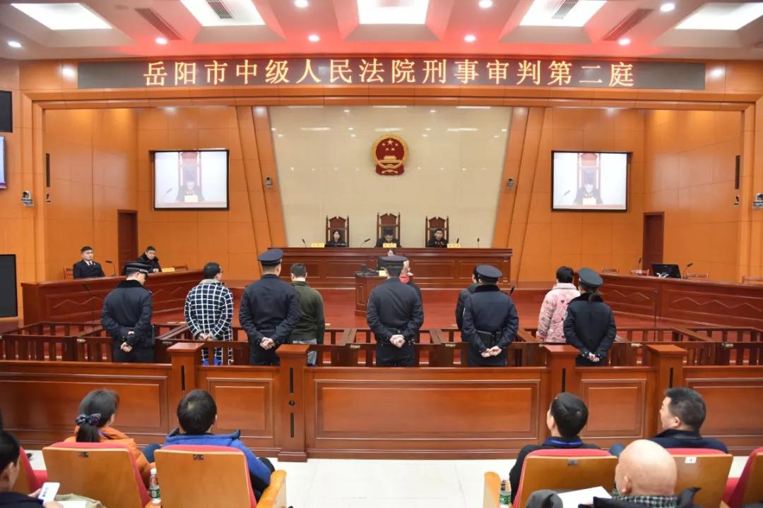 ◆牛得草等8人涉恶团伙二审宣判现场