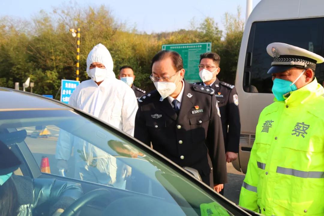 株洲市副市长、市公安局党委书记、局长李晓葵在疫情防控一线督导