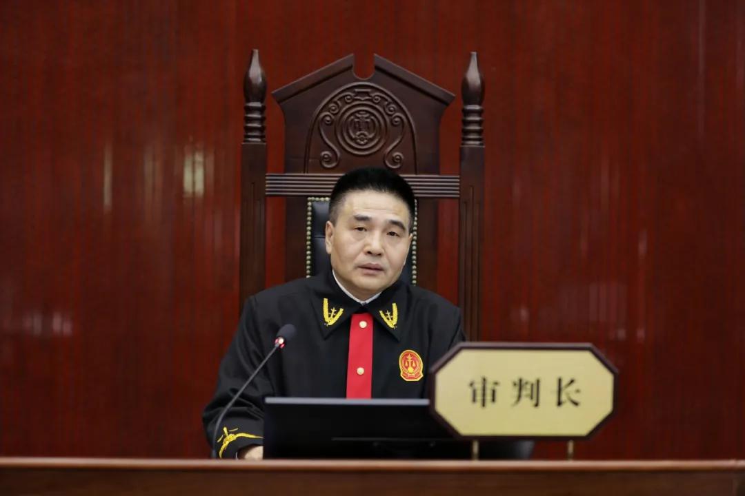 田立文院长担任审判长