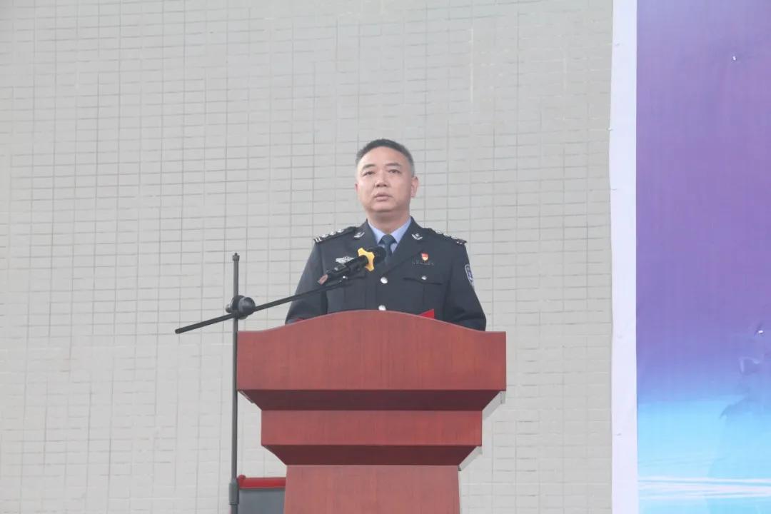 攸县公安局党委副书记、政委杨波主持活动