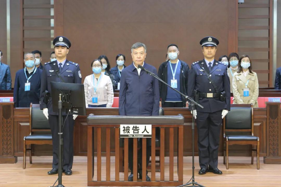 　　12月3日，被通报“家风败坏，伙同家人大肆收钱敛财”的海南省委原常委、海口市委原书记张琦一审以受贿罪被判处无期徒刑，剥夺政治权利终身，并处没收个人全部财产。张琦当庭表示服从判决，不上诉。（图片来源：人民日报客户端）