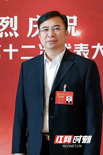 娄底市出席省第十二次党代会代表、娄底市委书记邹文辉。