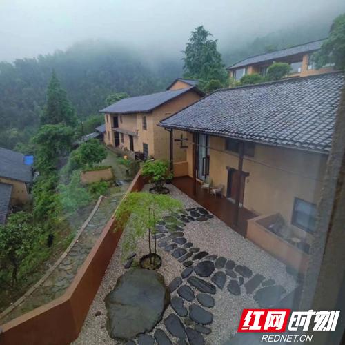 梦俚民宿。