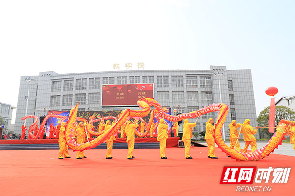 服刑人员自编自演的节目。