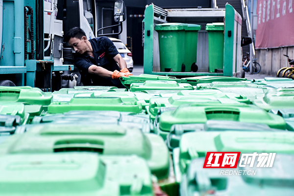 数百吨“龙虾壳”去哪儿了 长沙城管的“五一”时间