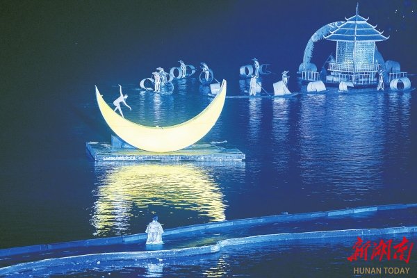 广西壮族自治区桂林市阳朔县大型桂林山水实景演出《印象·刘三姐》。