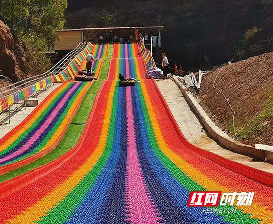 七彩滑道将于“国庆”黄金周开放。