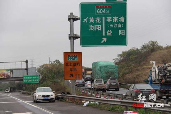 李家塘互通，对南往北车辆进行分流。