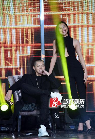 刘雯与吴亦凡现场搭档。
