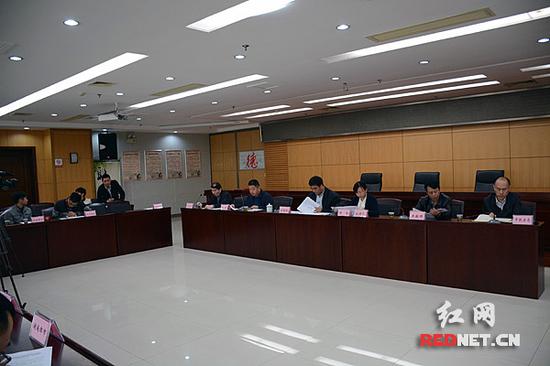 4月7日,长沙市交通运输局就促进过渡期内出租车行业健康发展召开通气会。