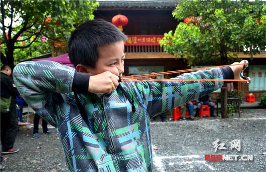 俺是小小弹弓手。