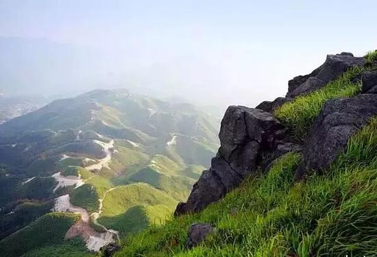 四陵四山:茶陵、炎陵、醴陵、沅陵;龙山、衡山、蓝山、韶山;