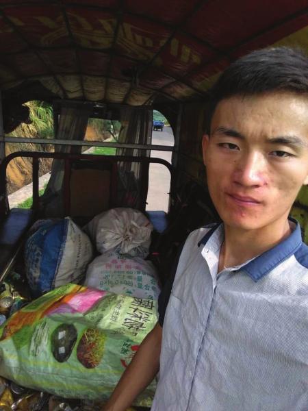 漂泊广西，以拾荒自食其力的大学毕业生 张永。图/受访者提供