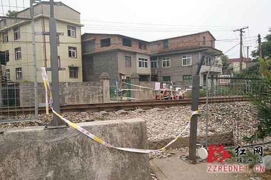 事发的铁路道口。