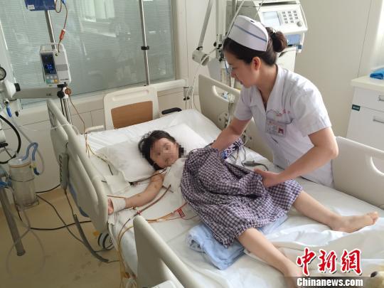湖南火铳伤女孩牵动网友获高额捐款百万治疗费引风波