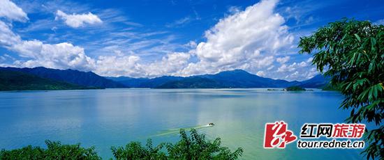 “2016华中最佳纳凉氧生地”——湖南东江湖旅游区。景区供图