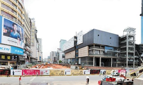 黄兴中路“解封”前,市民通行不便