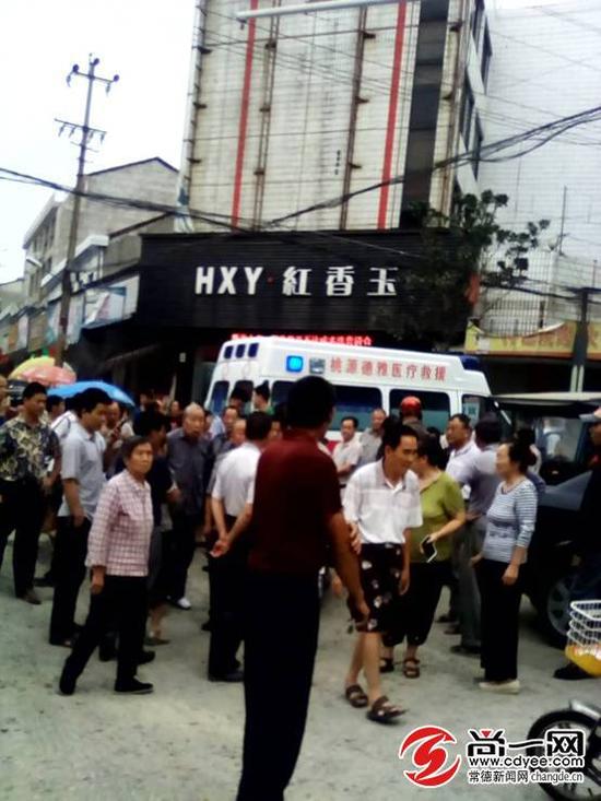 李博 记者 李紫莹)9 月20日下午,常德市桃源县陬市镇一施工改造现场