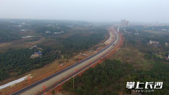        建设标准高于高速公路标准