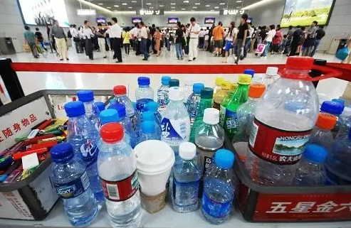 《民航旅客禁止随身携带和托运物品目录》和《民航旅客限制随身携带或托运物品目录》将于2017年1月1日起实施。