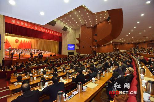 今天上午，湖南省十二届人大七次会议圆满完成各项议程，胜利闭幕。