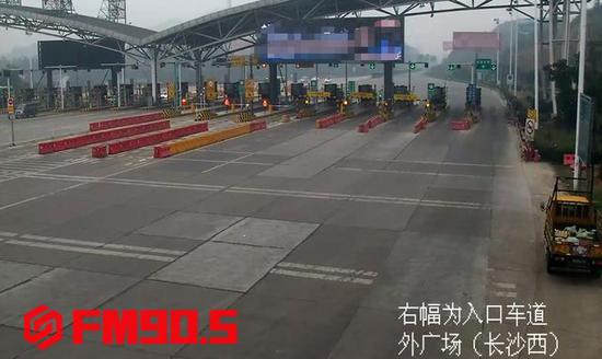 分流后的长沙西收费站入口空无一车。